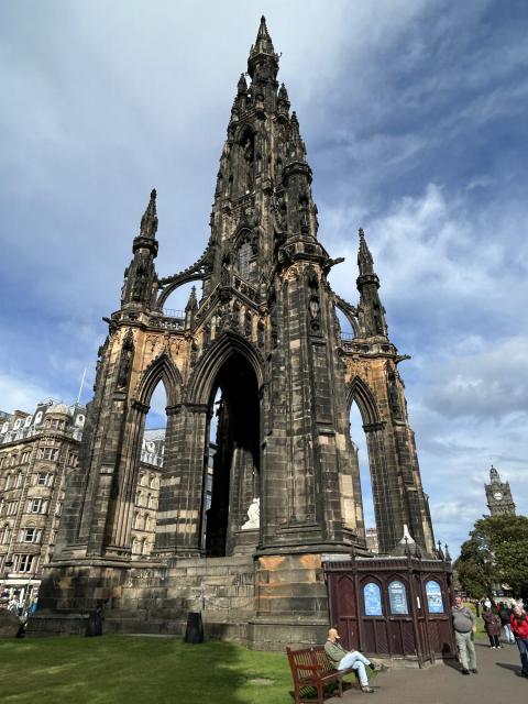 Princes Street Gardens & Scott Monument 08