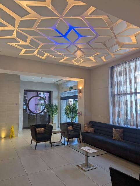 Norfolk Towers Hotel 002