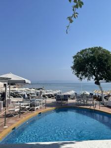 Oasis Beach Hotel & Spa