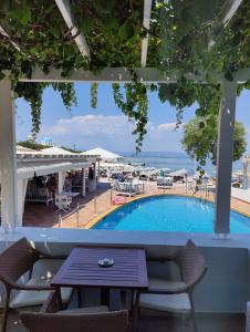 Oasis Beach Hotel & Spa