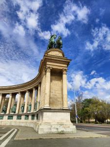 Heros' Square & Vajdahunyad Castle