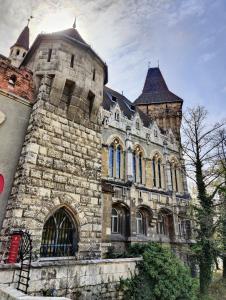 Heros' Square & Vajdahunyad Castle