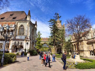 Heros' Square & Vajdahunyad Castle