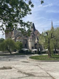 Heros' Square & Vajdahunyad Castle