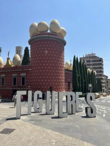  Dalí Theatre and Museum