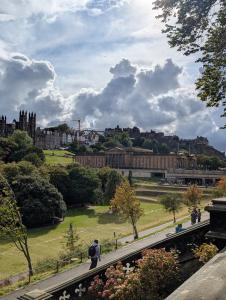 Princes Street Gardens & Scott Monument 07