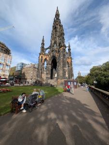 Princes Street Gardens & Scott Monument 09