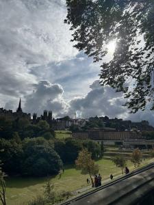 Princes Street Gardens & Scott Monument 10