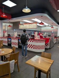 Five Guys Dundee 02