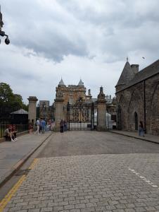 Holyroodhouse Palace 04