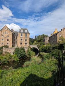 Dean Village 28